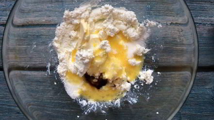 Рецепт сырников с шоколадом и манговым соусом