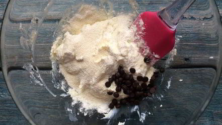 Рецепт сырников с шоколадом и манговым соусом