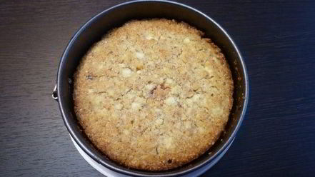 Рецепт творожника с миндалем и вяленой вишней