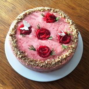 Рецепт Творожника со свежей клубникой и черешней