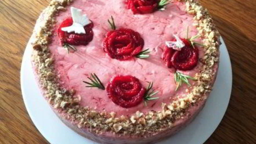 Рецепт творожника со свежей клубникой и черешней