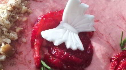 Рецепт творожника со свежей клубникой и черешней