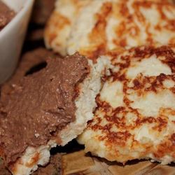 Рецепт Ванильно-апельсиновых сырники с ореховой пастой