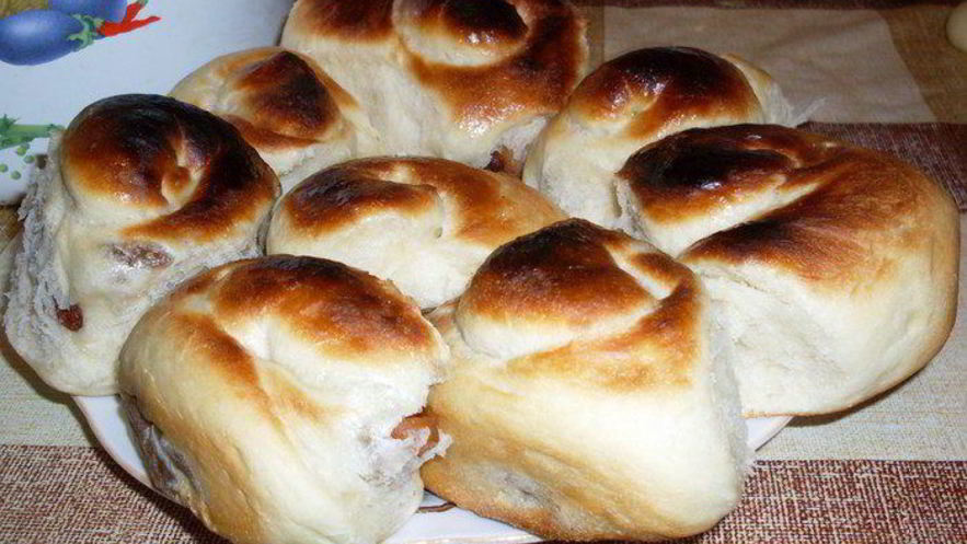 Рецепт сдобного дрожжевого теста и булочки
