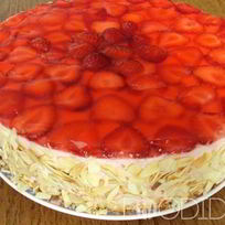 Бисквитный торт с фруктами и сметанным кремом