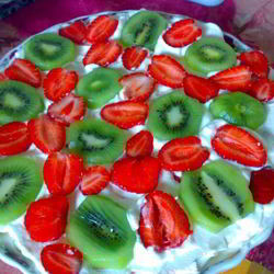 Рецепт Легкого торта с фруктами в креме