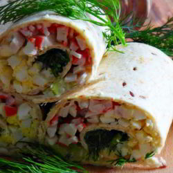 Рецепт Рулетиков из тортильи с крабовыми палочками и огурцом