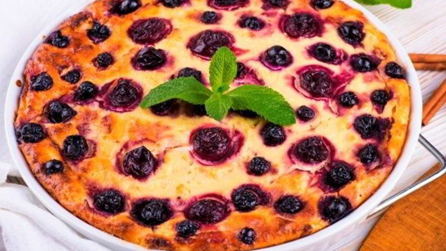 Рецепт сметанника со смородиной