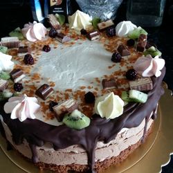 Рецепт Торта Три шоколада с ванилью, бейлисом и фруктами