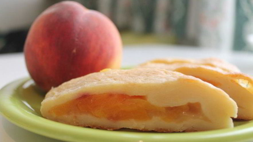 Рецепт творожных рулетиков с персиком