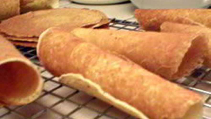 Рецепт крумкаке — норвежских вафельных трубочек