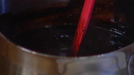 Рецепт шафранных вафель под шоколадным соусом