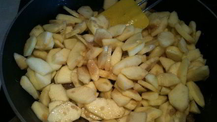 Рецепт слоеных вафель с карамельными яблоками