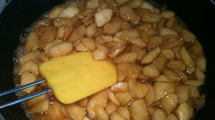 Рецепт слоеных вафель с карамельными яблоками