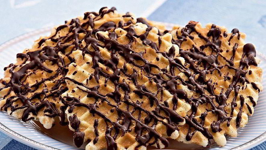 Рецепт цитрусовых вафель с шоколадным соусом