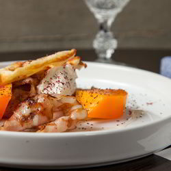 Рецепт Вафель с беконом, творогом и медом