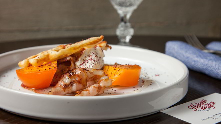 Рецепт вафель с беконом, творогом и медом