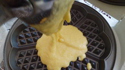 Рецепт вафель с шариком шоколадного мороженого