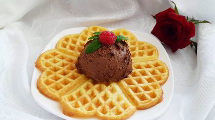 Рецепт вафель с шариком шоколадного мороженого