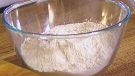 Рецепт вафель с ягодами, медом и взбитыми сливками