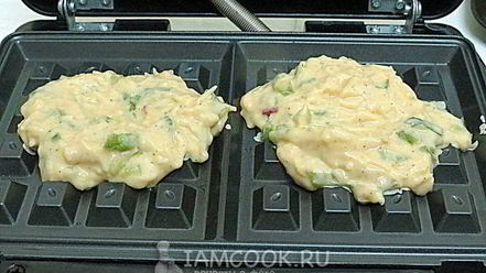 Рецепт закусочных сырных вафель с болгарским перцем и зеленью