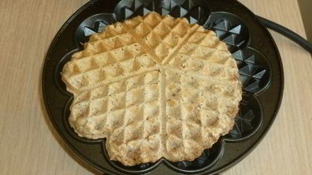 Рецепт закусочных вафель с аджикой