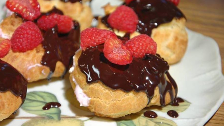 Рецепт малиновых эклеров