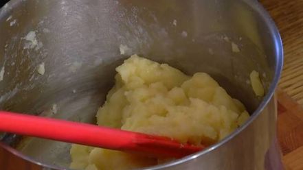 Рецепт малиновых эклеров