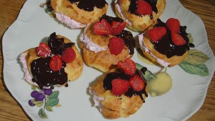 Рецепт малиновых эклеров