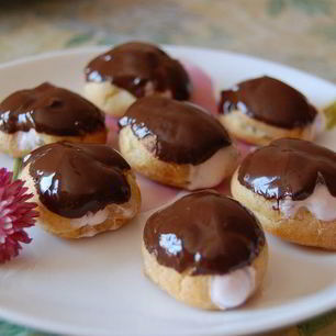 Рецепт Мини-эклеров с клубничным кремом