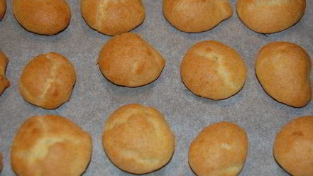 Рецепт мини-эклеров с клубничным кремом