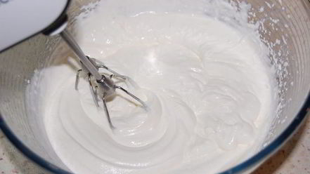 Рецепт мини-эклеров с клубничным кремом