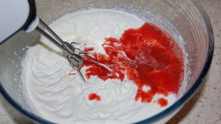 Рецепт мини-эклеров с клубничным кремом