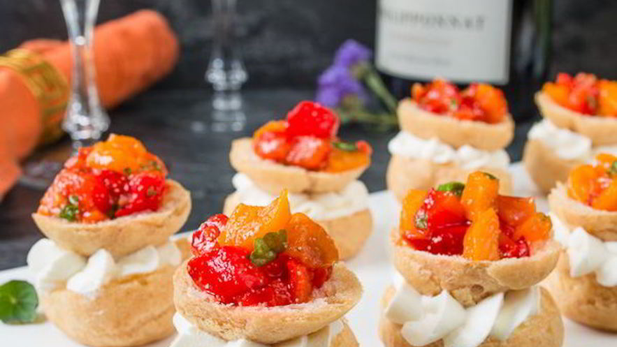 Рецепт перевернутых профитролей с сырным кремом и перцем