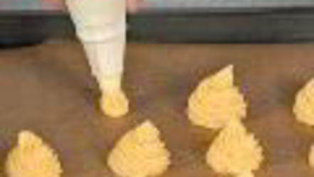 Рецепт профитролей с кремом из лосося