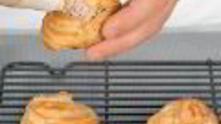 Рецепт профитролей с кремом из лосося