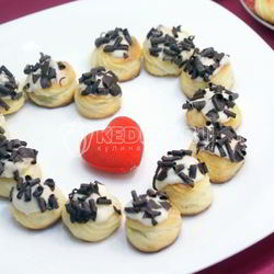 Рецепт Профитролей с кремом Поцелуй