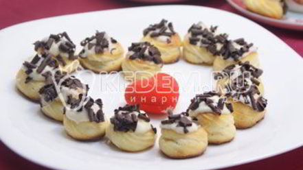 Рецепт профитролей с кремом поцелуй