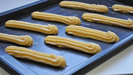 Рецепт шоколадных пирожных эклеров с заварным кремом