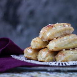 Рецепт Эклеров с кремом шантильи и ванильной помадкой