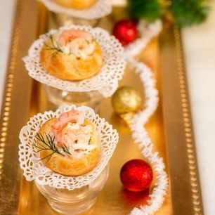 Рецепт Закусочных профитролей с салатом из креветок и крабовых палочек