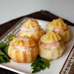 Рецепт Закусочных профитролей со сливочным кремом и креветками