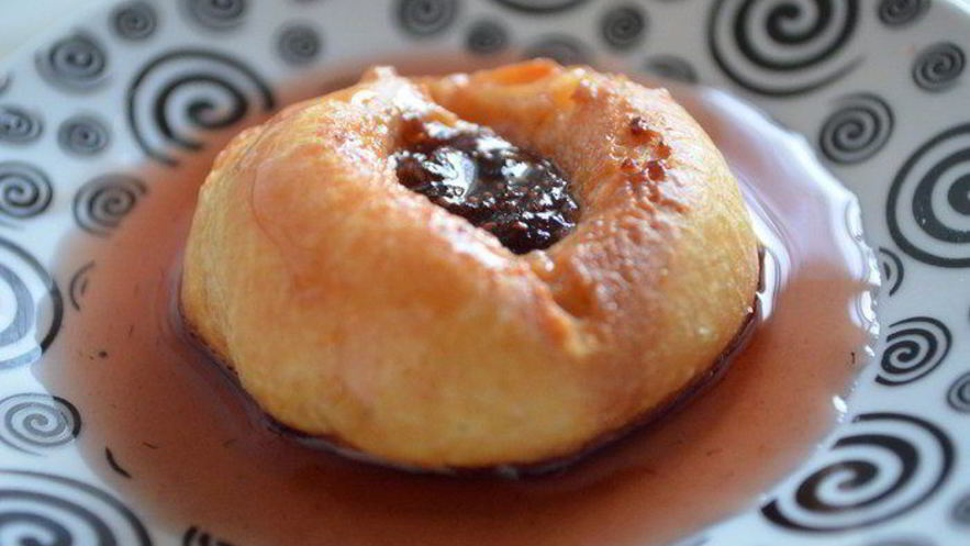 Рецепт заварных пирожных эклеров с клубничным сиропом