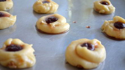 Рецепт заварных пирожных эклеров с клубничным сиропом