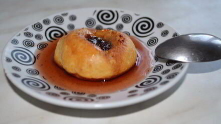 Рецепт заварных пирожных эклеров с клубничным сиропом