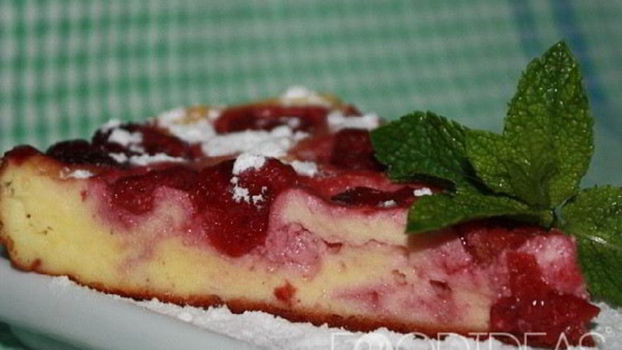 Рецепт творожной запеканки с клубникой в мультиварке