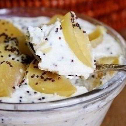 Рецепт Творожной запеканки с яблоками, медом и маком