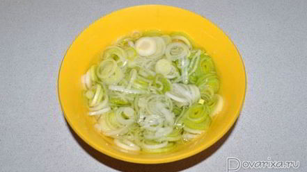 Рецепт запеканки мясной с луком-пореем и картофелем