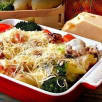 Запеканка с мясными тефтелями и брокколи