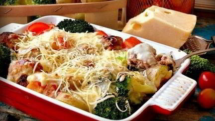 Рецепт Запеканки с мясными тефтелями и брокколи